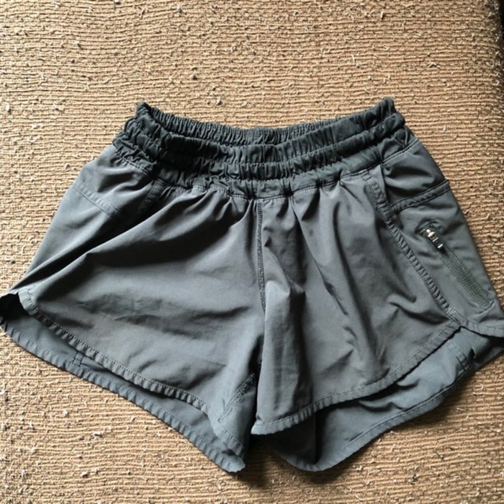 Lululemon Shorts - Size 4 Black
